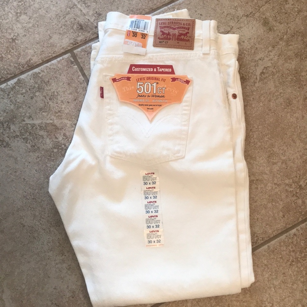 Levi’s 501 Tapered Leg Button Fly distressed NWT
